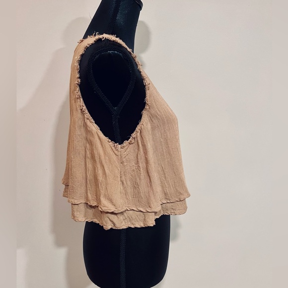 NWT Sleeveless Layered Crop w/ Frayed Edges by Gilli | Neutral - Picture 2 of 3